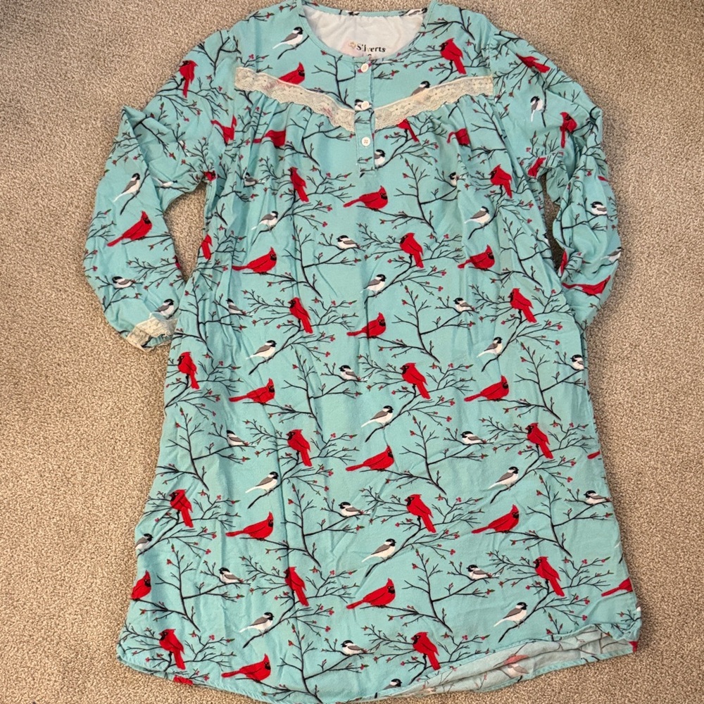 Silverts Adaptive Flannel Nightgown, Cardinal/ Chickadee Pattern SZ:L